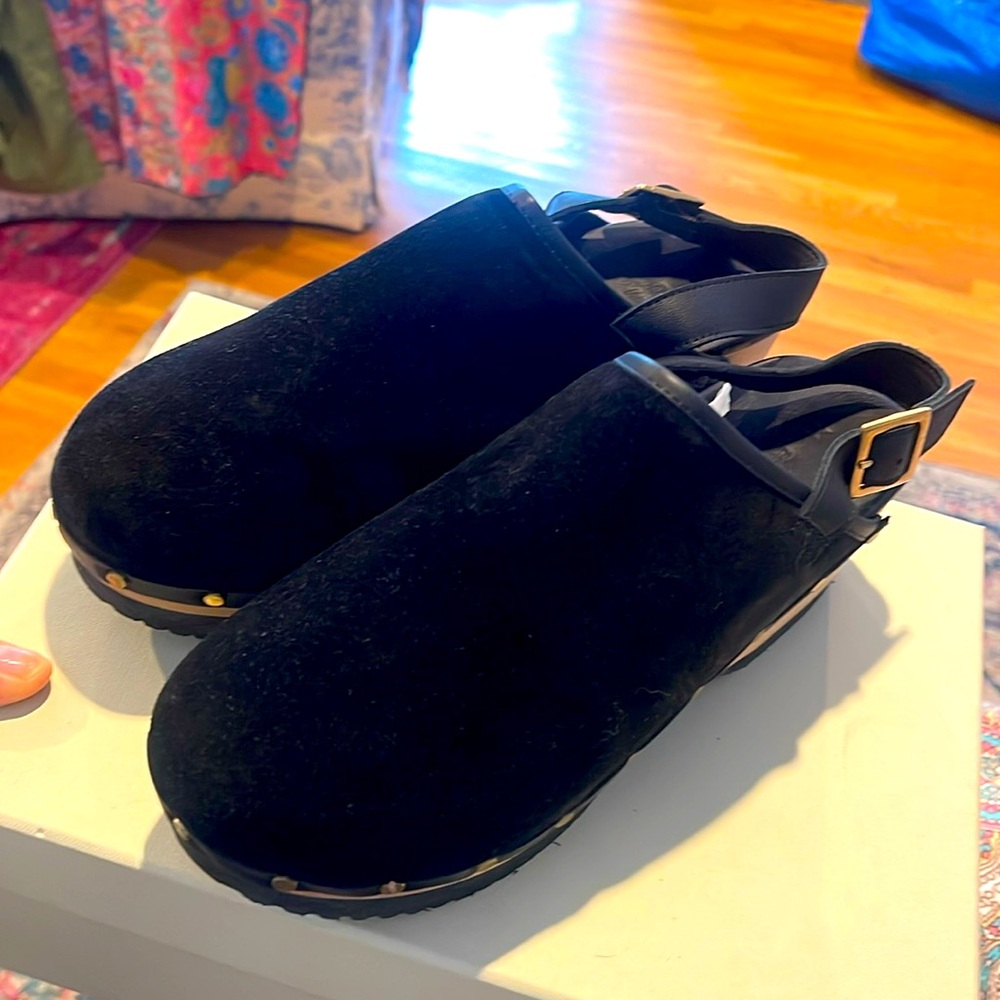 MGEMI Greta Backstrap Black Suede Clogs only worn once NIB w shoe bag